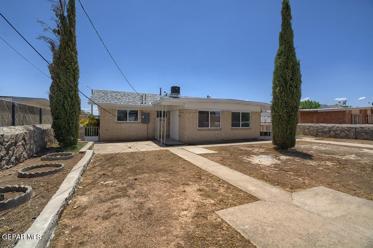 6039 Sorrento St - Photo 3 of 34