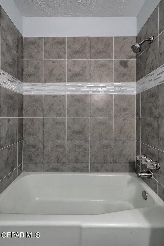 6039 Sorrento St - Photo 6 of 34