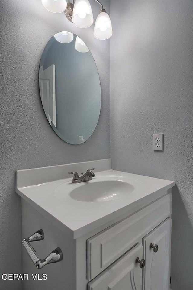 6039 Sorrento St - Photo 7 of 34