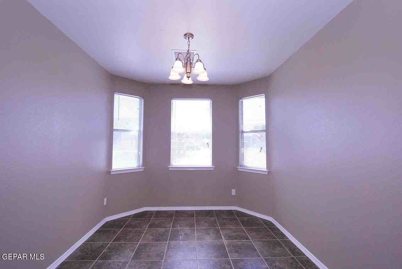 5033 Lone Cactus Ct - Photo 5 of 13