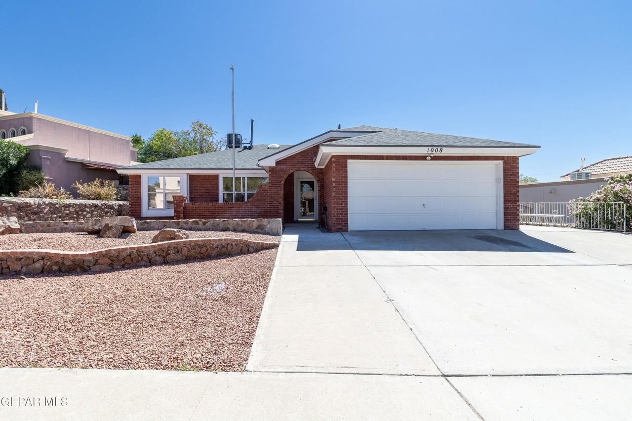 1008 Falcon Head Ln - Photo 2 of 24
