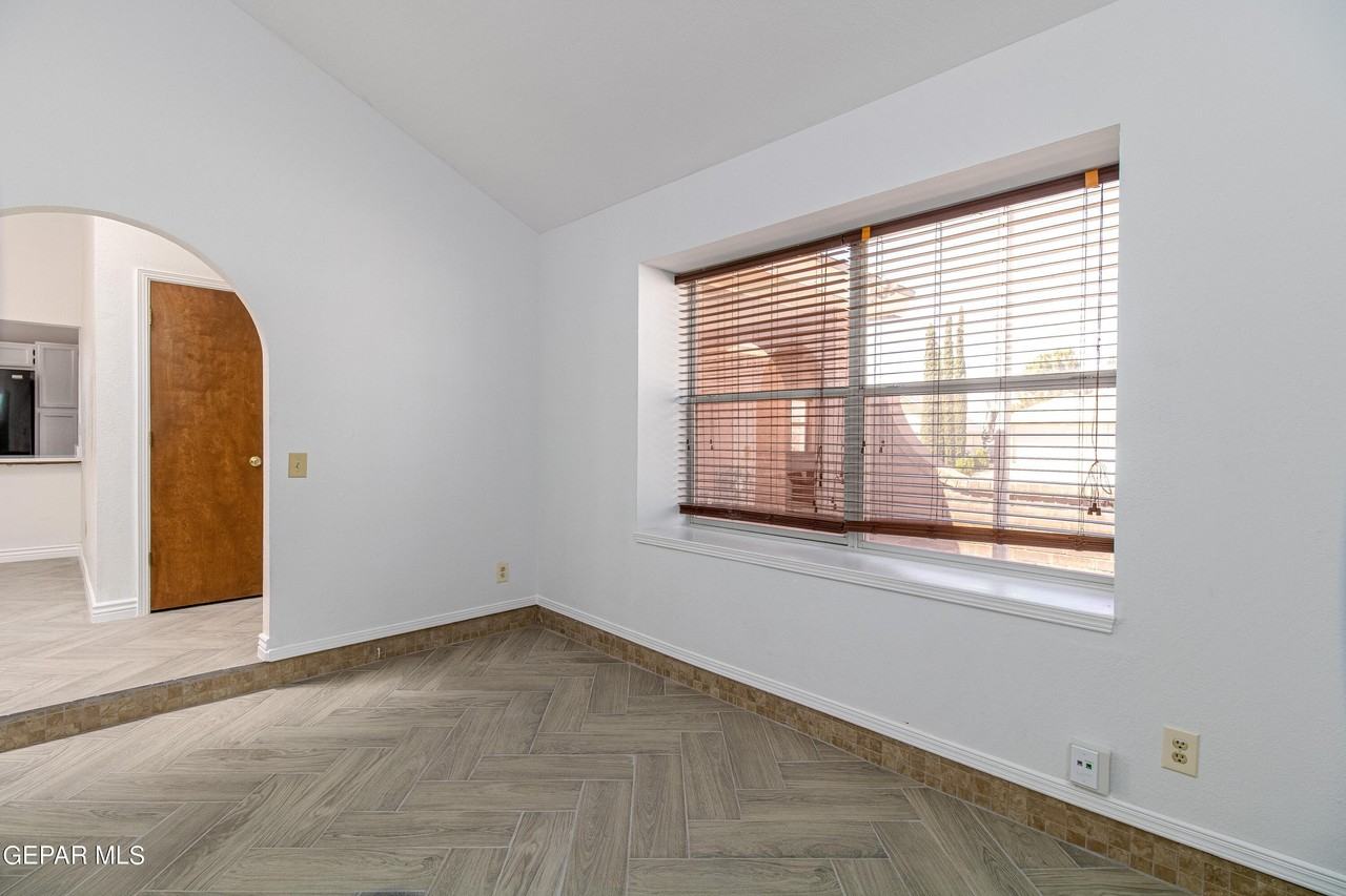 1008 Falcon Head Ln - Photo 5 of 24