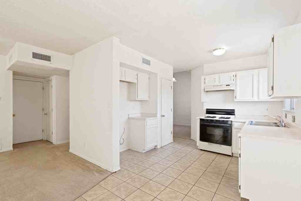 1508 Plaza Verde Dr - Photo 5 of 40