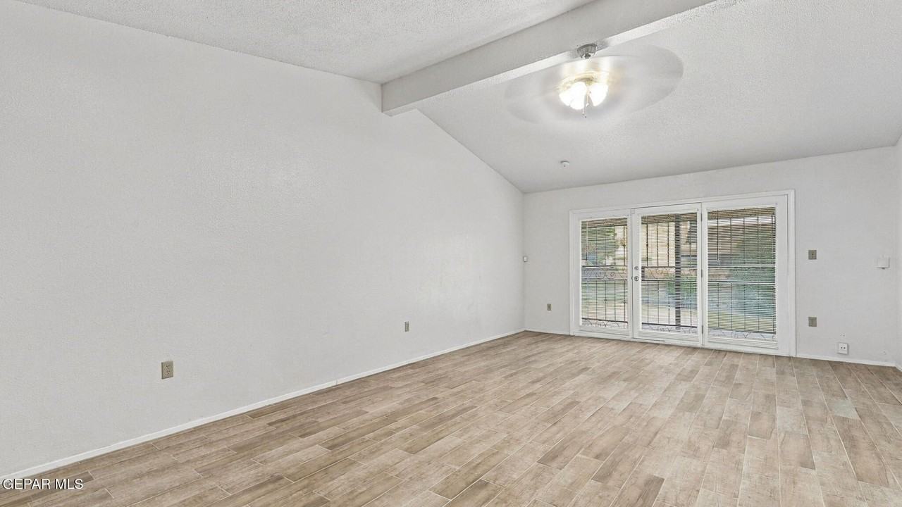 10929 Pelhem Rd - Photo 4 of 20