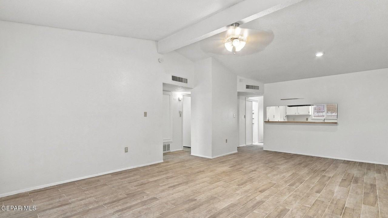 10929 Pelhem Rd - Photo 5 of 20