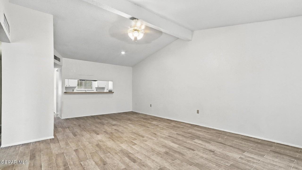 10929 Pelhem Rd - Photo 6 of 20