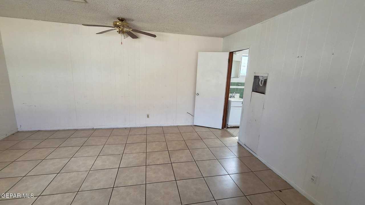 3401 Mobile Ave - Photo 3 of 3