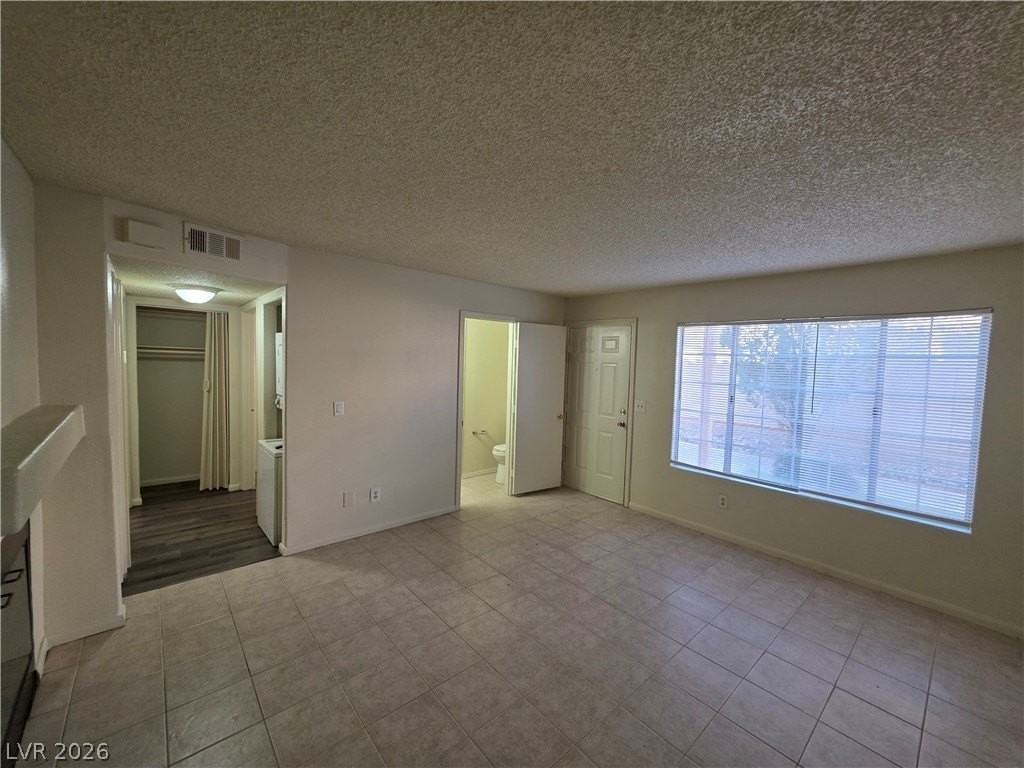 1608 N Torrey Pines Dr #103 - Photo 4 of 46
