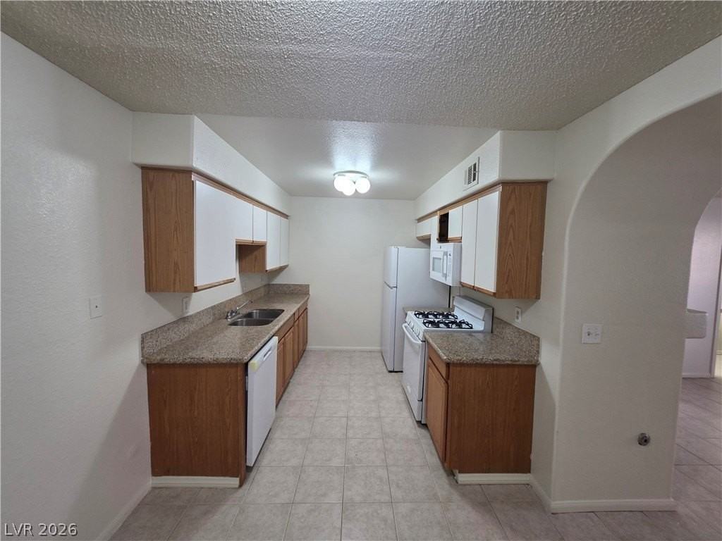 1608 N Torrey Pines Dr #103 - Photo 5 of 46