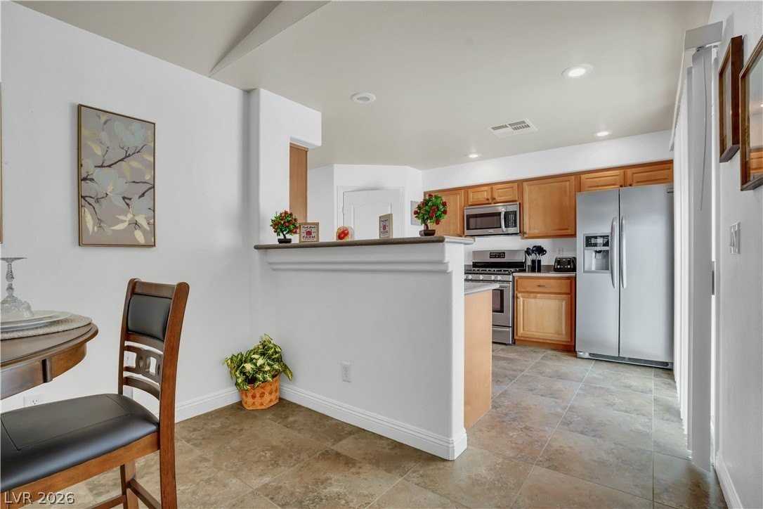 9509 Borough Park St - Photo 6 of 36