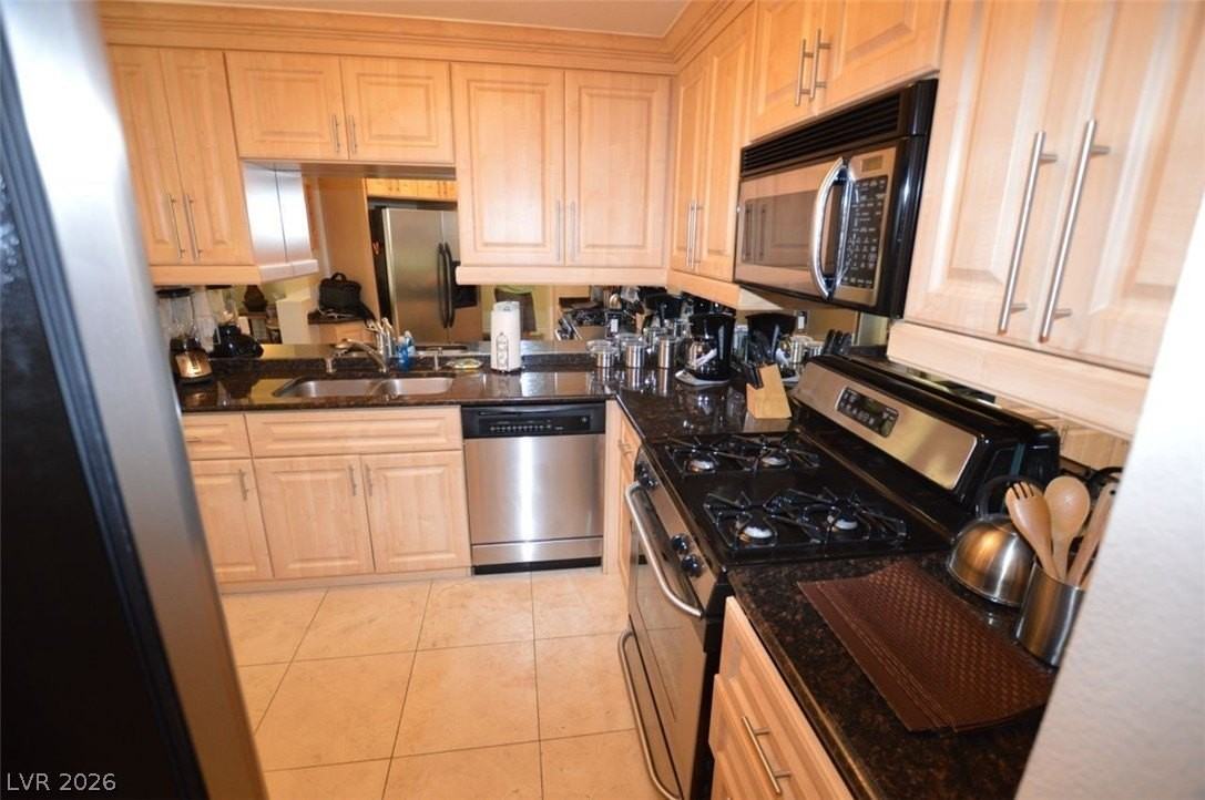 230 E Flamingo Rd #129 - Photo 7 of 29