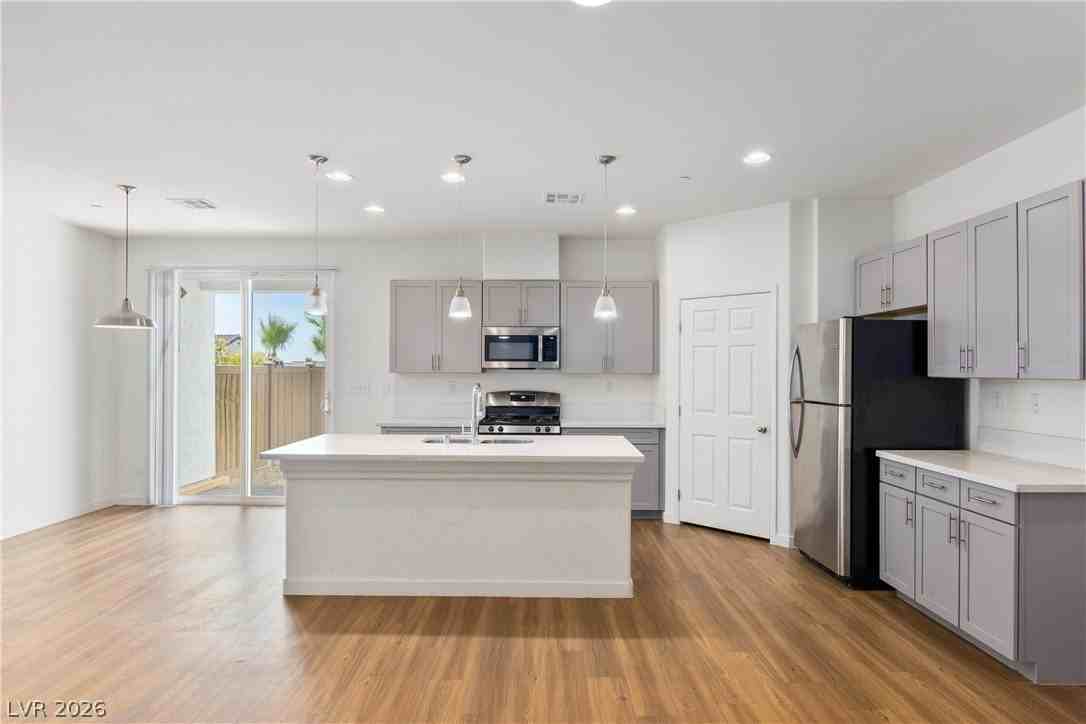 1592 Tilman Ln - Photo 3 of 24