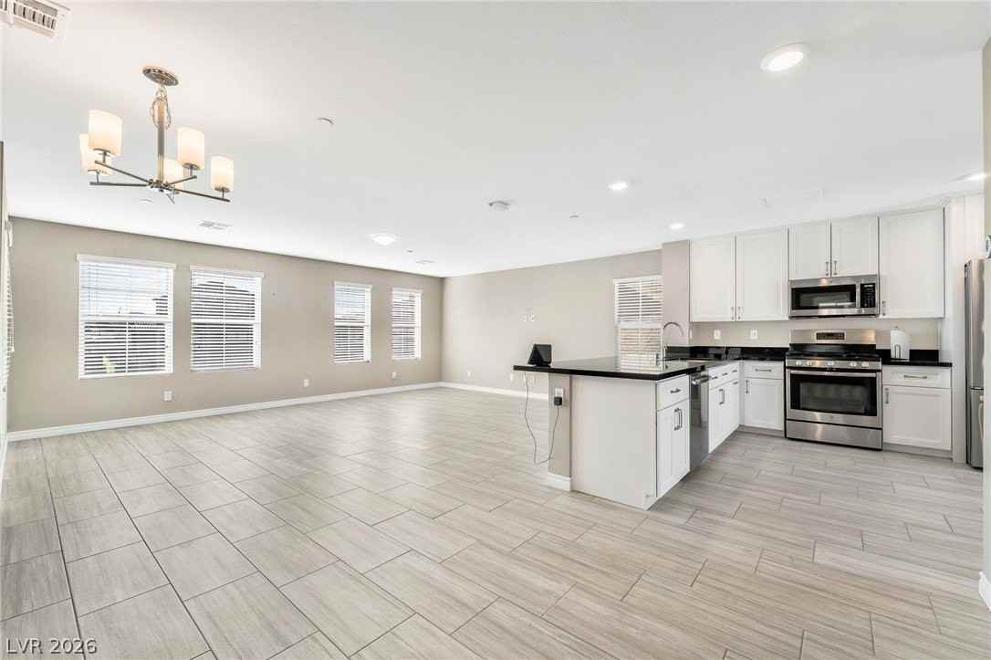 811 N Water St - Photo 3 of 27