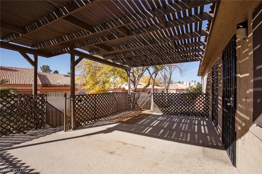 619 Pepper Tree Cir #1 - Photo 4 of 22
