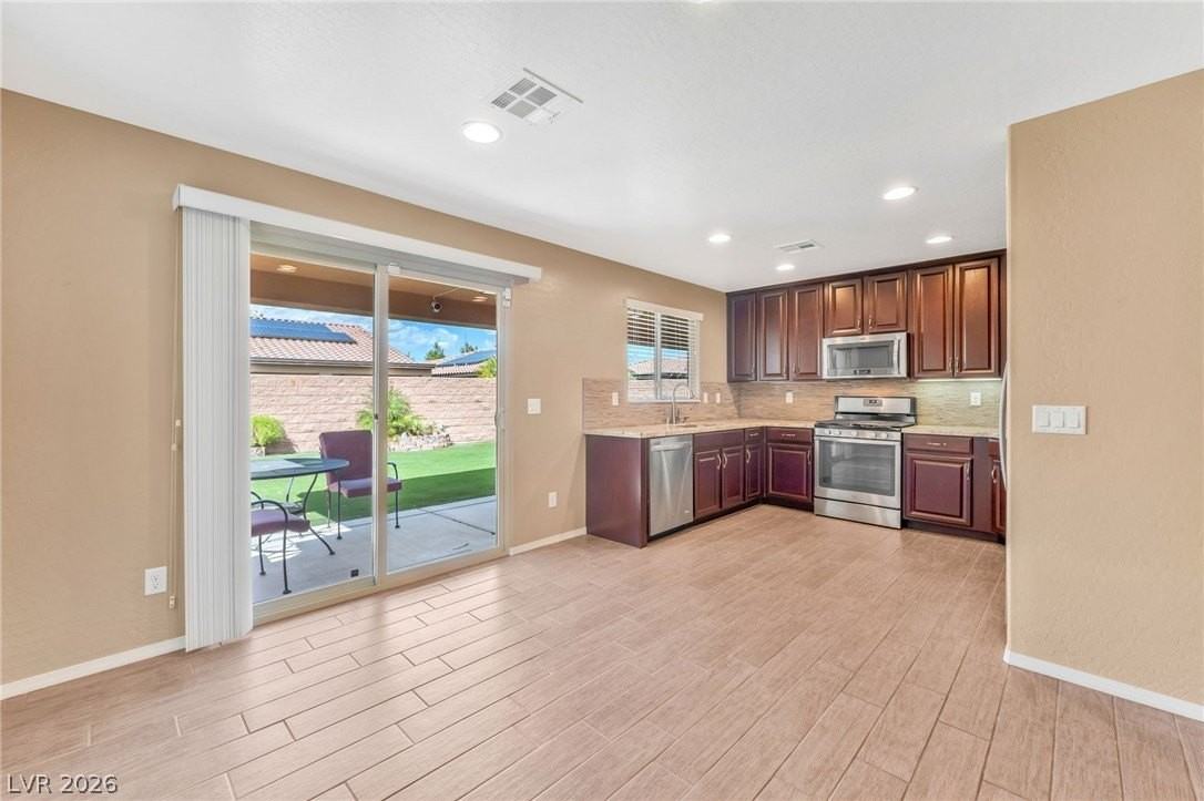 3740 Rocklin Peak Ave - Photo 5 of 20