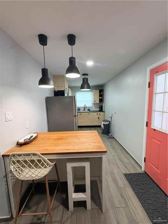 906 E Loeb St #910 - Photo 4 of 13