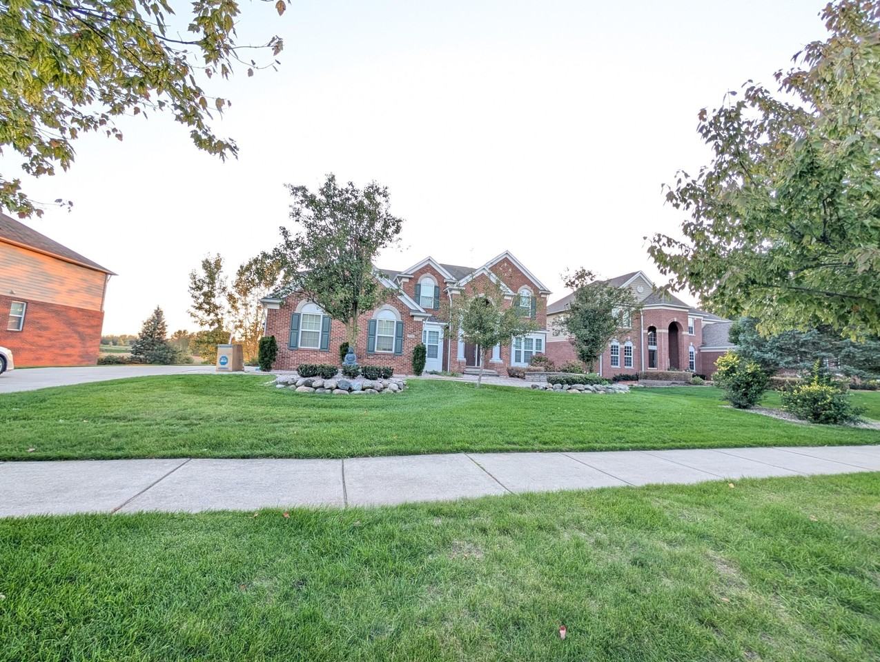 15749 Johnson Creek Dr - Photo 4 of 50