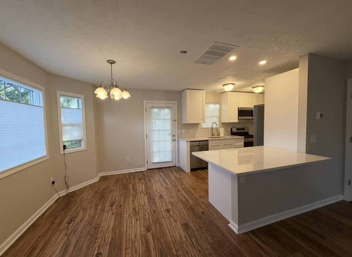 369 Knox Ave - Photo 3 of 17