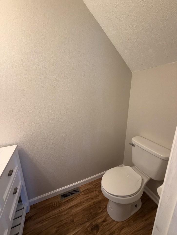369 Knox Ave - Photo 4 of 17