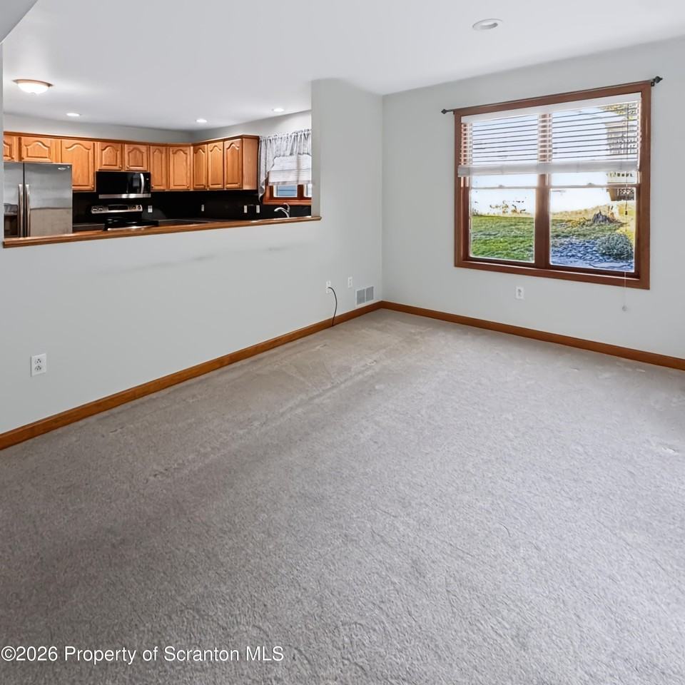 4006 Pond View Dr - Photo 3 of 28