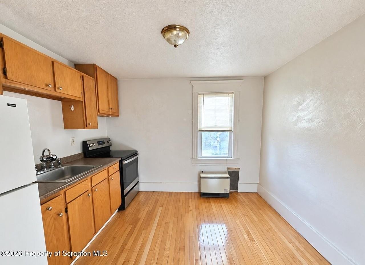 216 Elizabeth St #2ndFL - Photo 3 of 8