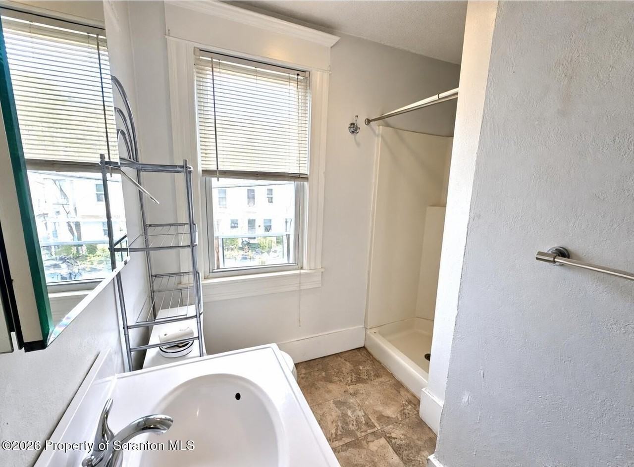 216 Elizabeth St #2ndFL - Photo 4 of 8