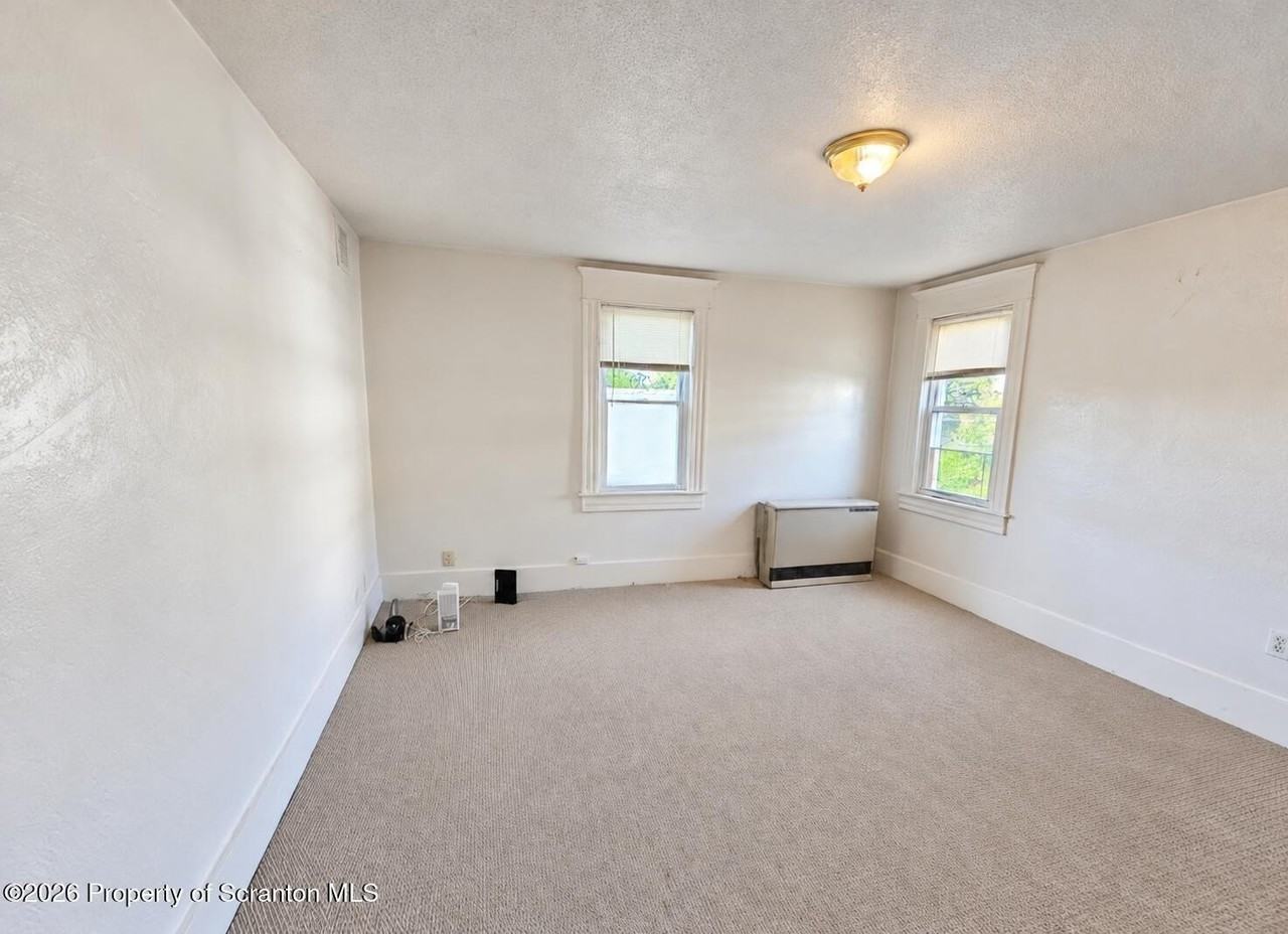 216 Elizabeth St #2ndFL - Photo 5 of 8