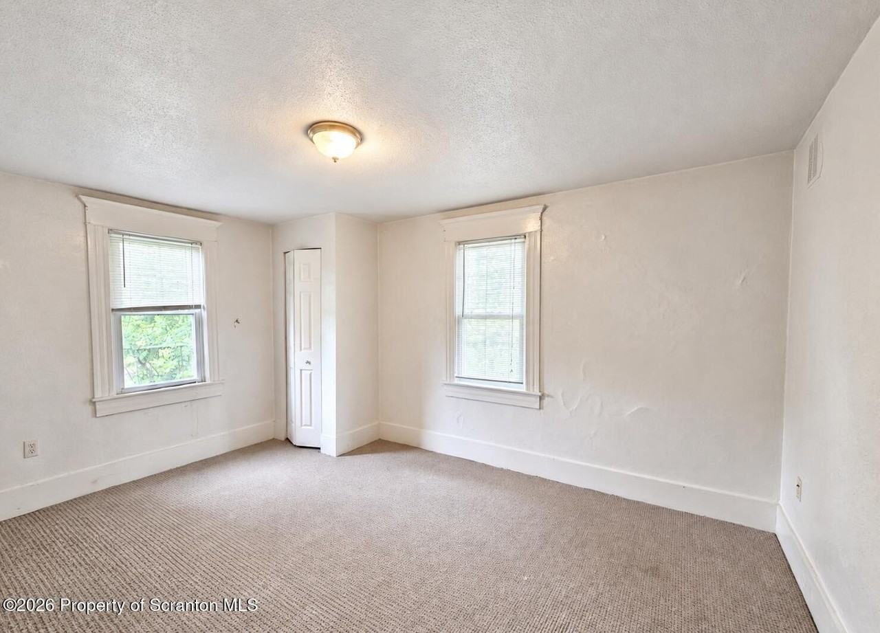 216 Elizabeth St #2ndFL - Photo 6 of 8