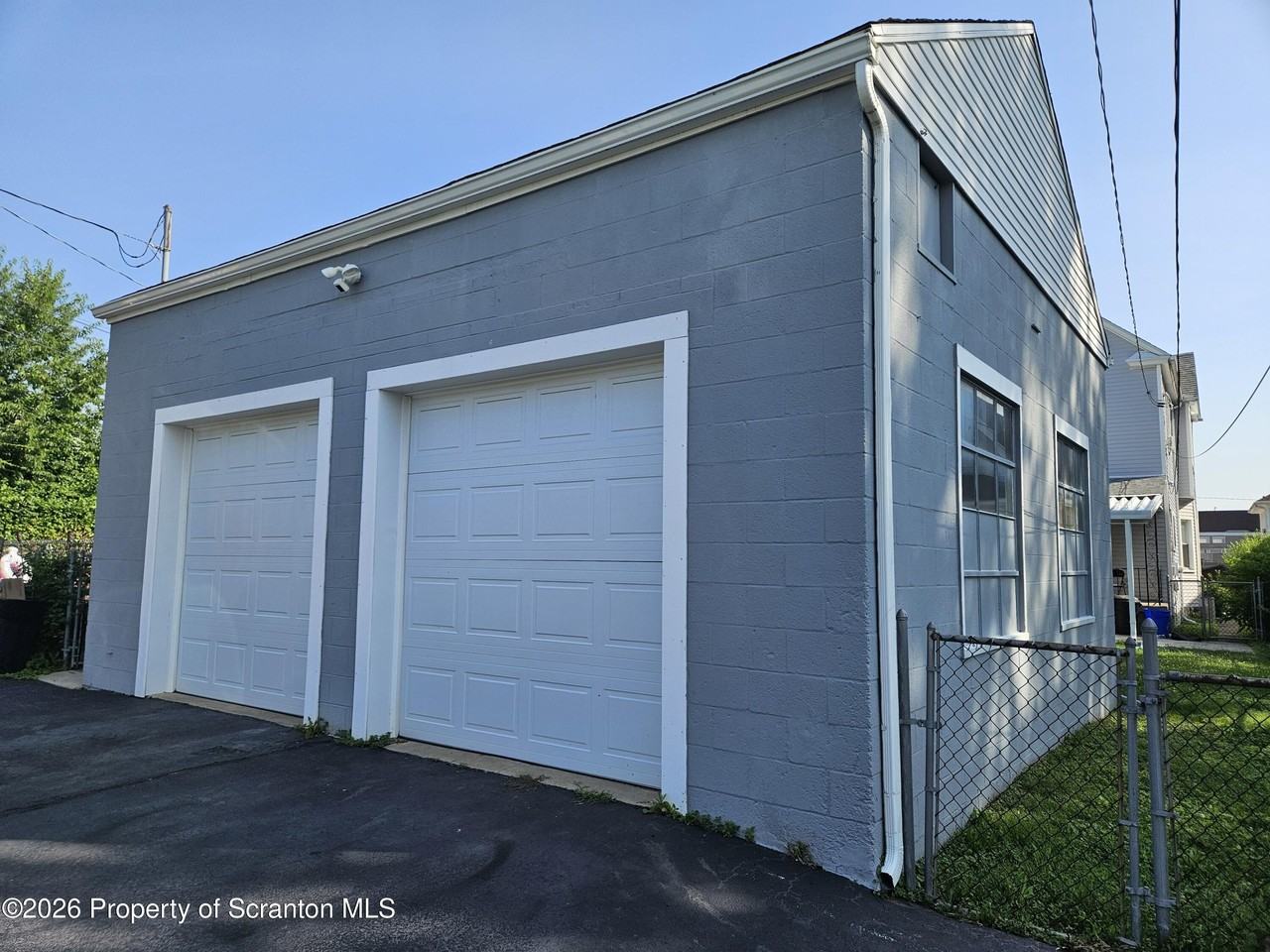 1105 Rundle St - Photo 2 of 6