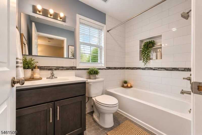 1034 William St #B - Photo 6 of 17