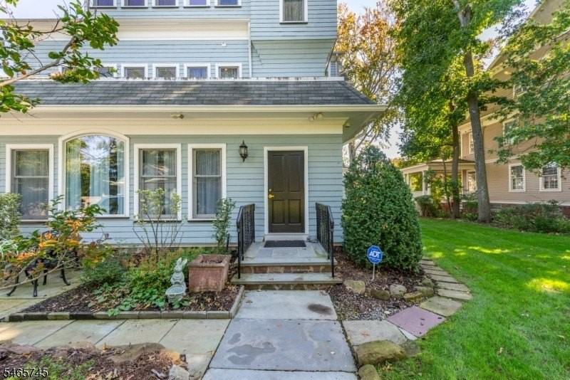 374 Park St #2 - Photo 6 of 25