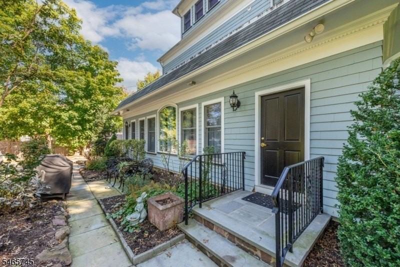 374 Park St #2 - Photo 7 of 25