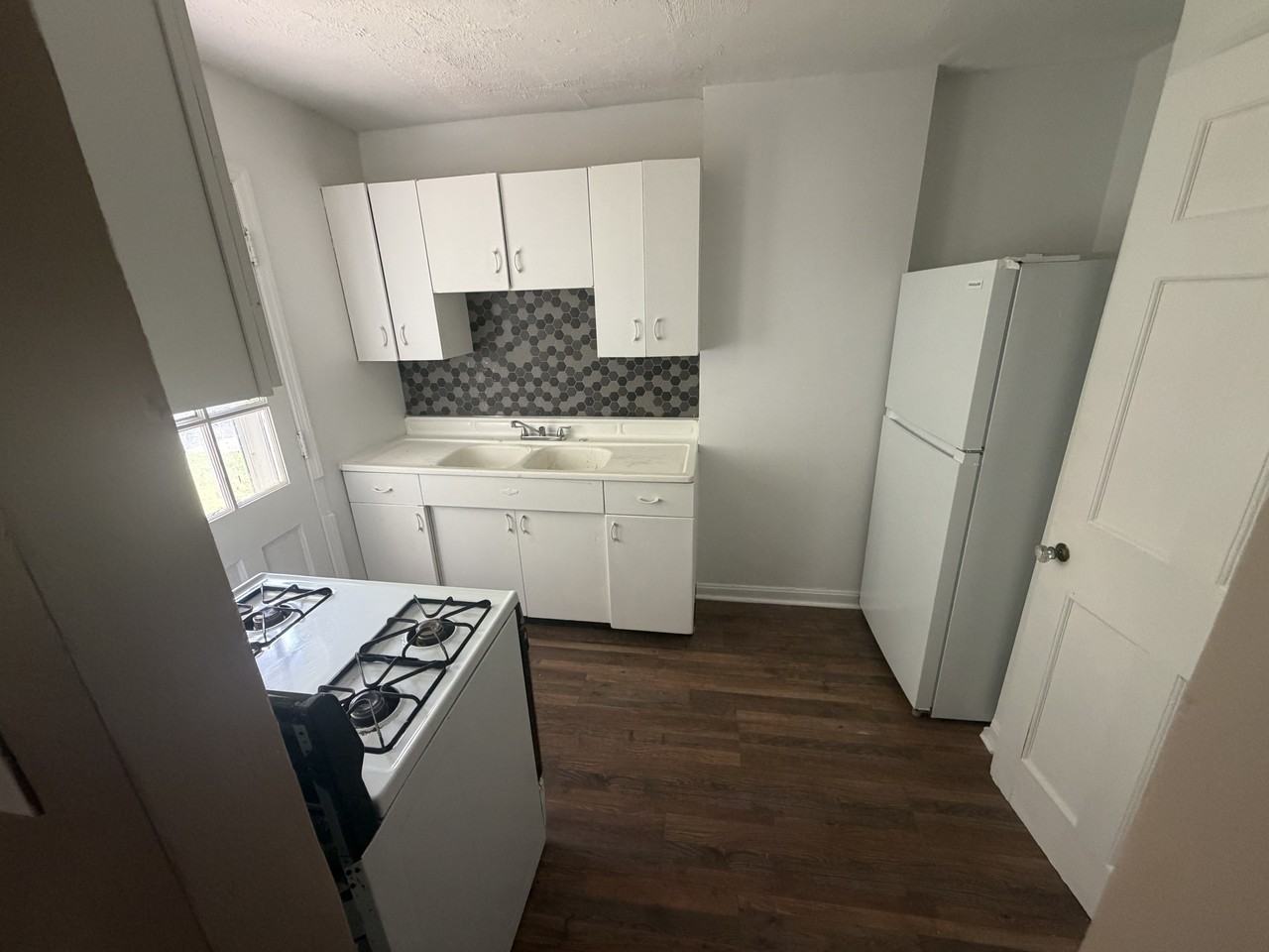 20470 Lake Shore Blvd #1 - Photo 3 of 10