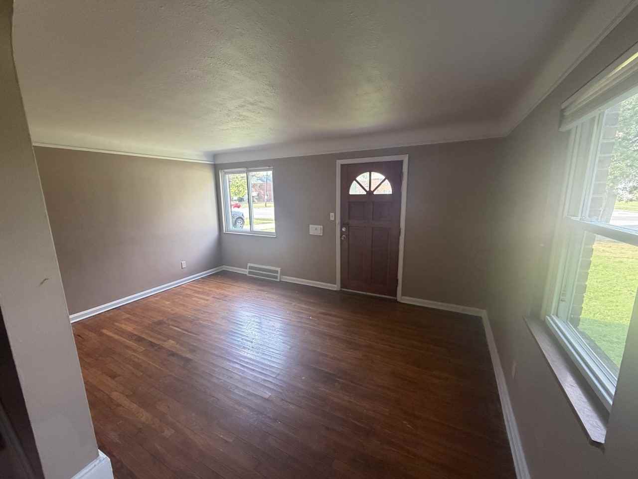 20470 Lake Shore Blvd #1 - Photo 5 of 10