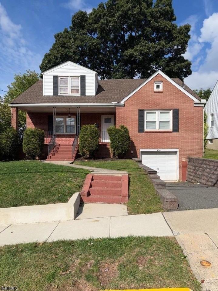 424 Greylock Pkwy - Photo 2 of 20