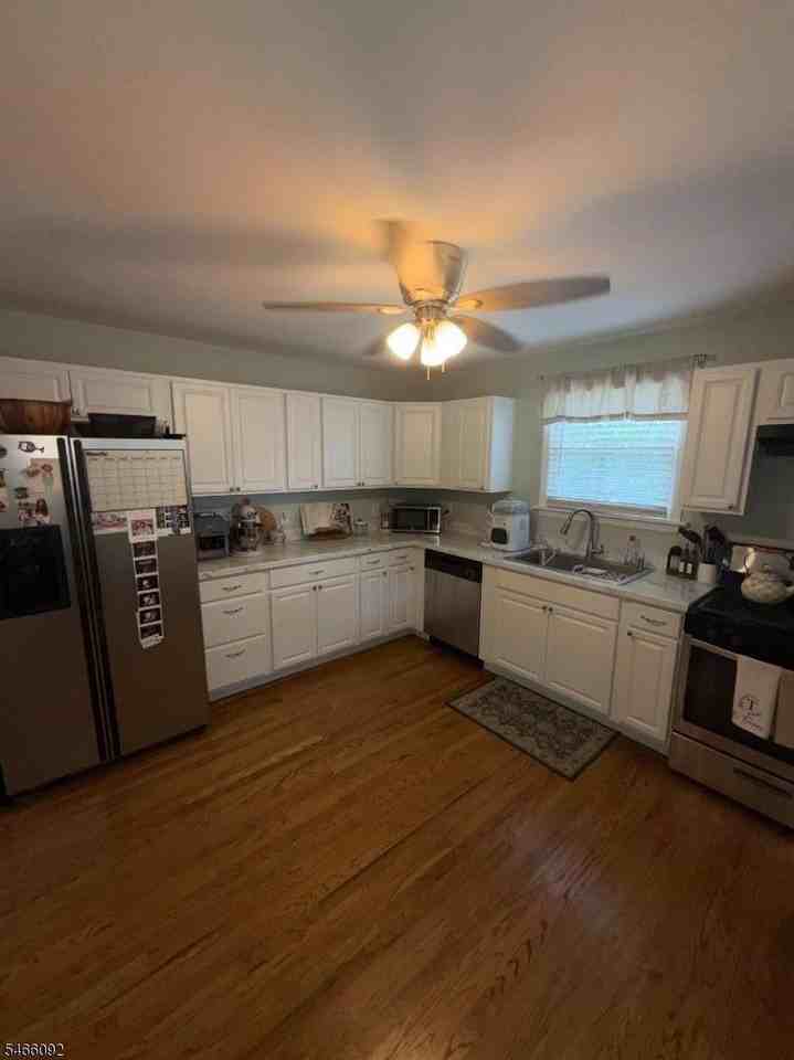 424 Greylock Pkwy - Photo 7 of 20