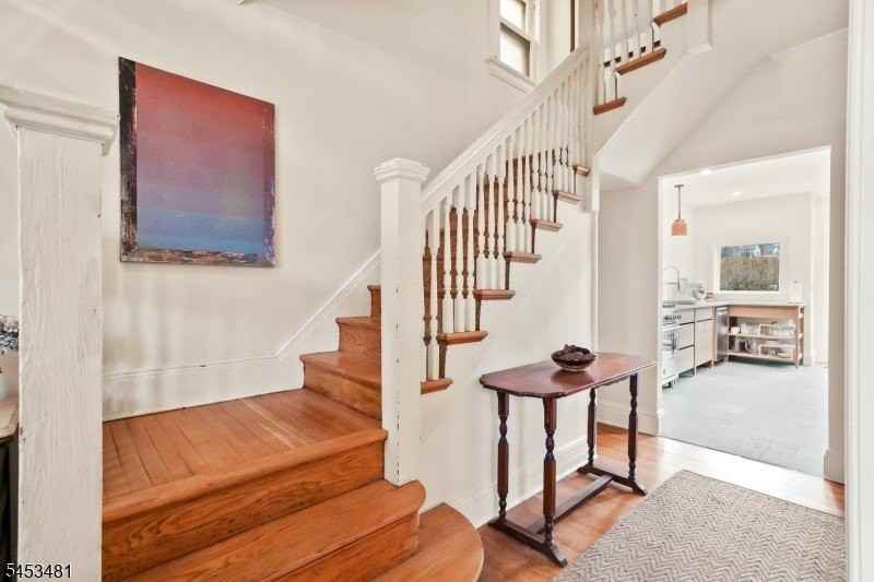 464 Academy St - Photo 3 of 25