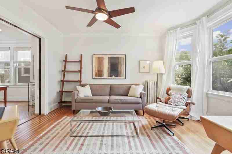 464 Academy St - Photo 4 of 25