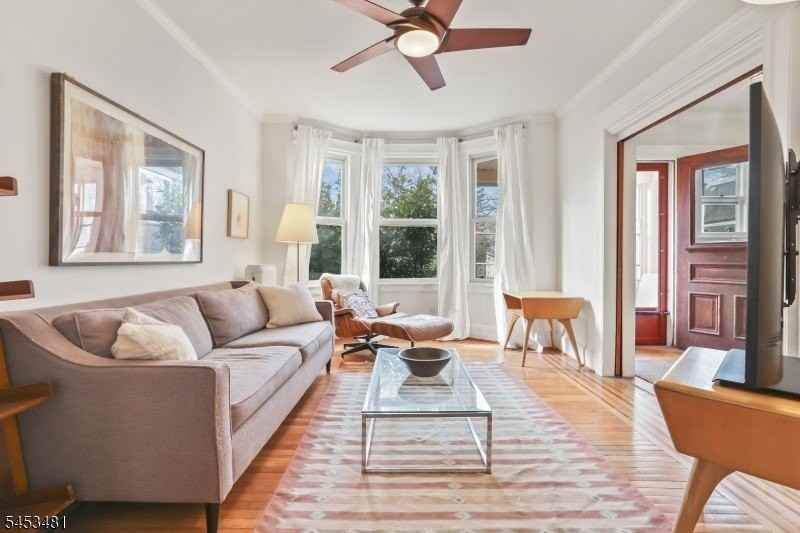 464 Academy St - Photo 5 of 25
