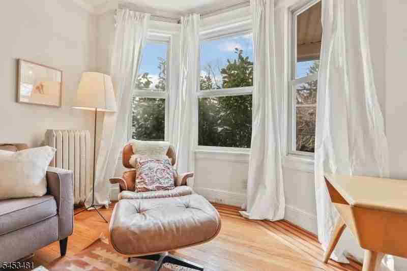 464 Academy St - Photo 6 of 25