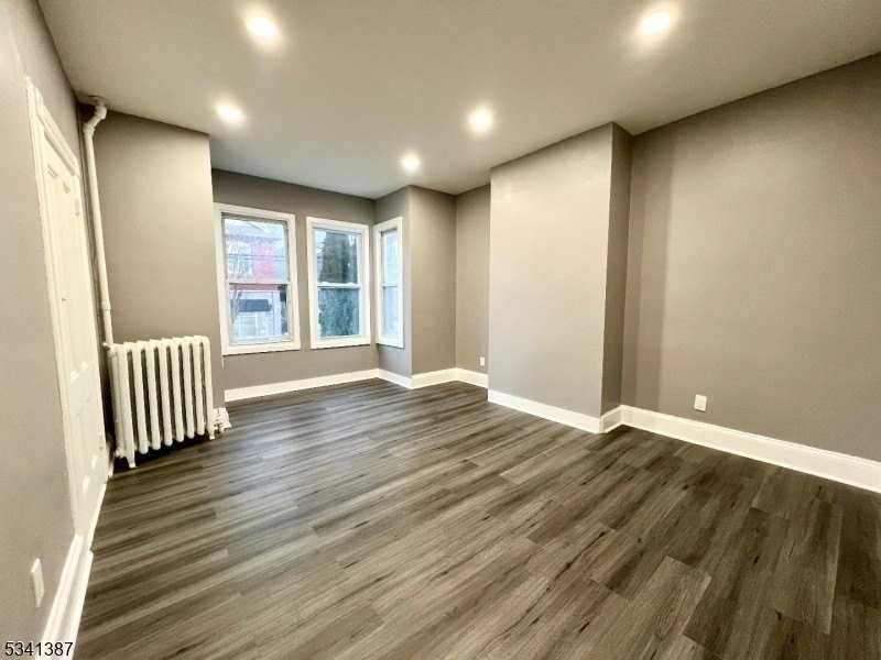 317 N 8th St - Photo 4 of 12