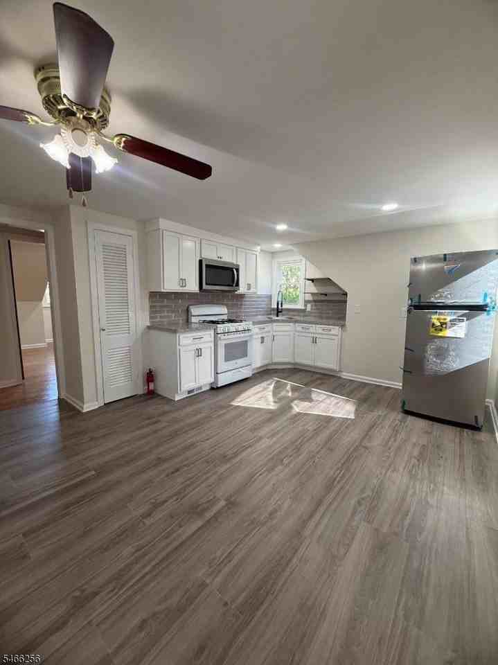 387 Grove St - Photo 7 of 15