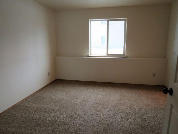 815 W 3rd St - Photo 4 of 5