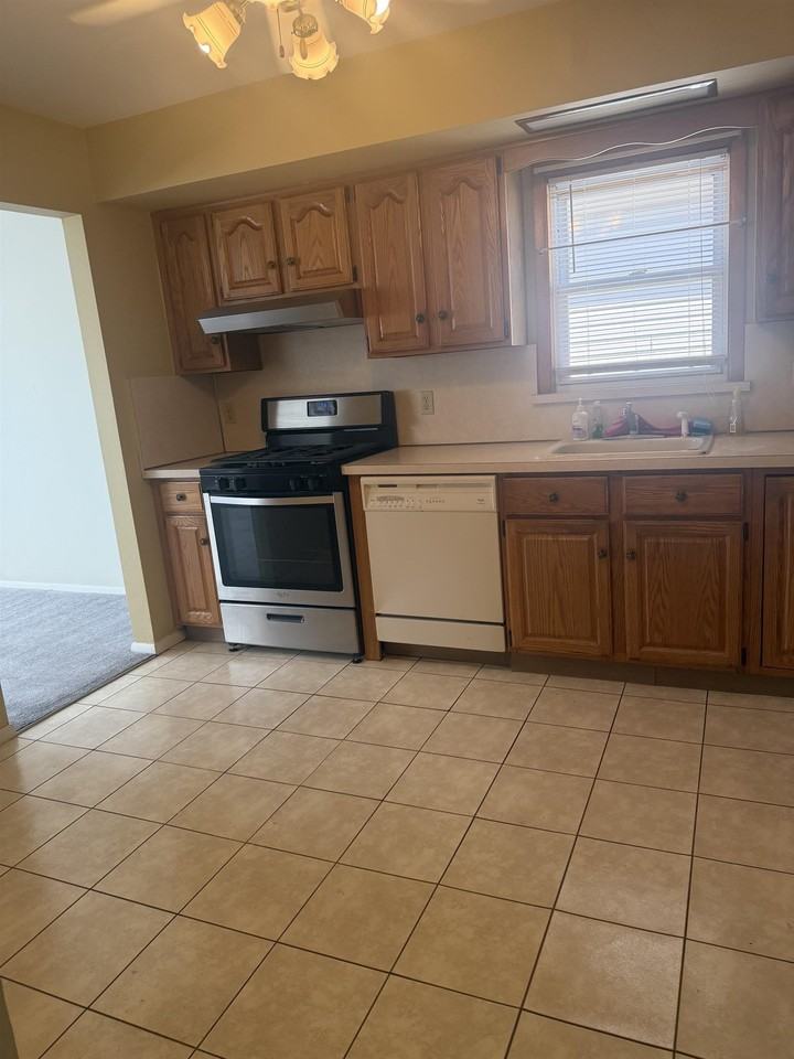 17 Centre Ln - Photo 5 of 17