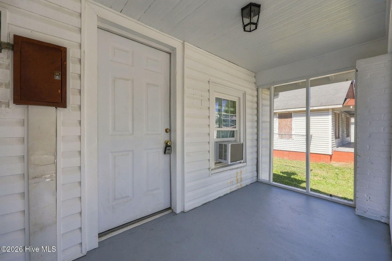 516 Roosevelt Ave #A - Photo 4 of 22