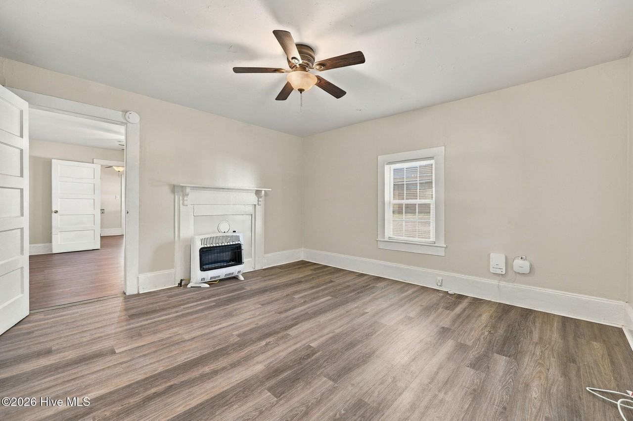 516 Roosevelt Ave #A - Photo 5 of 22