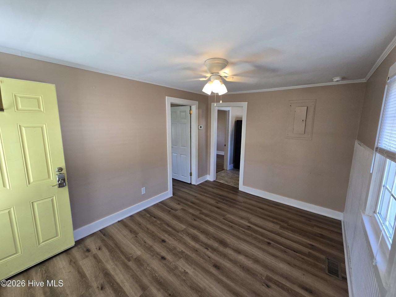 509 S Shore Dr - Photo 3 of 13
