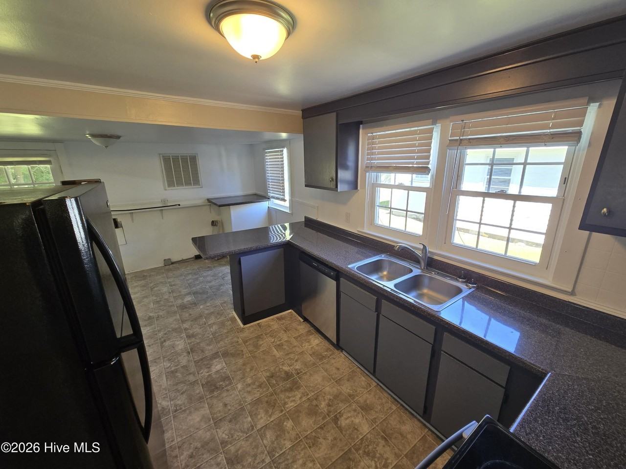 509 S Shore Dr - Photo 4 of 13
