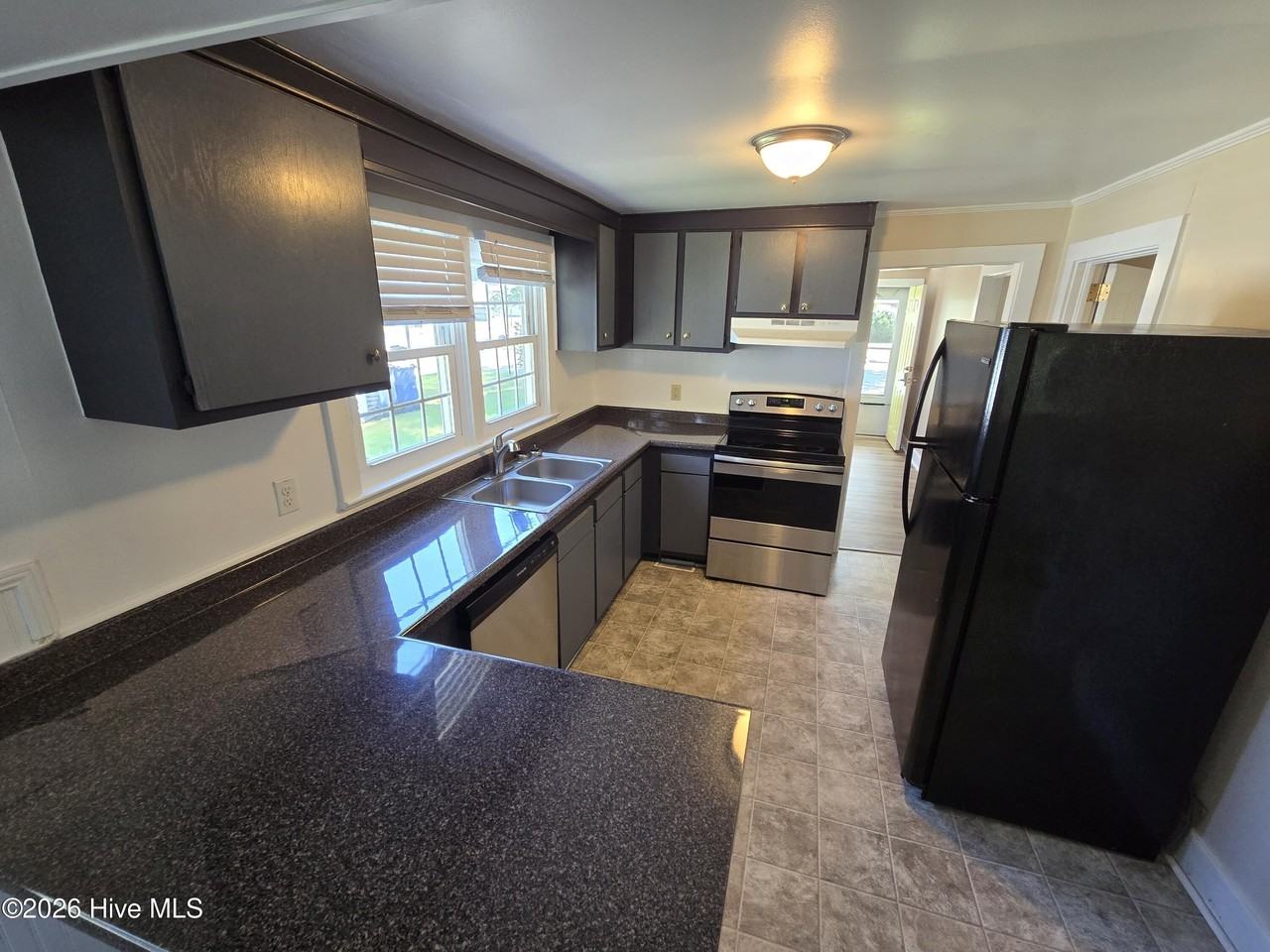 509 S Shore Dr - Photo 5 of 13