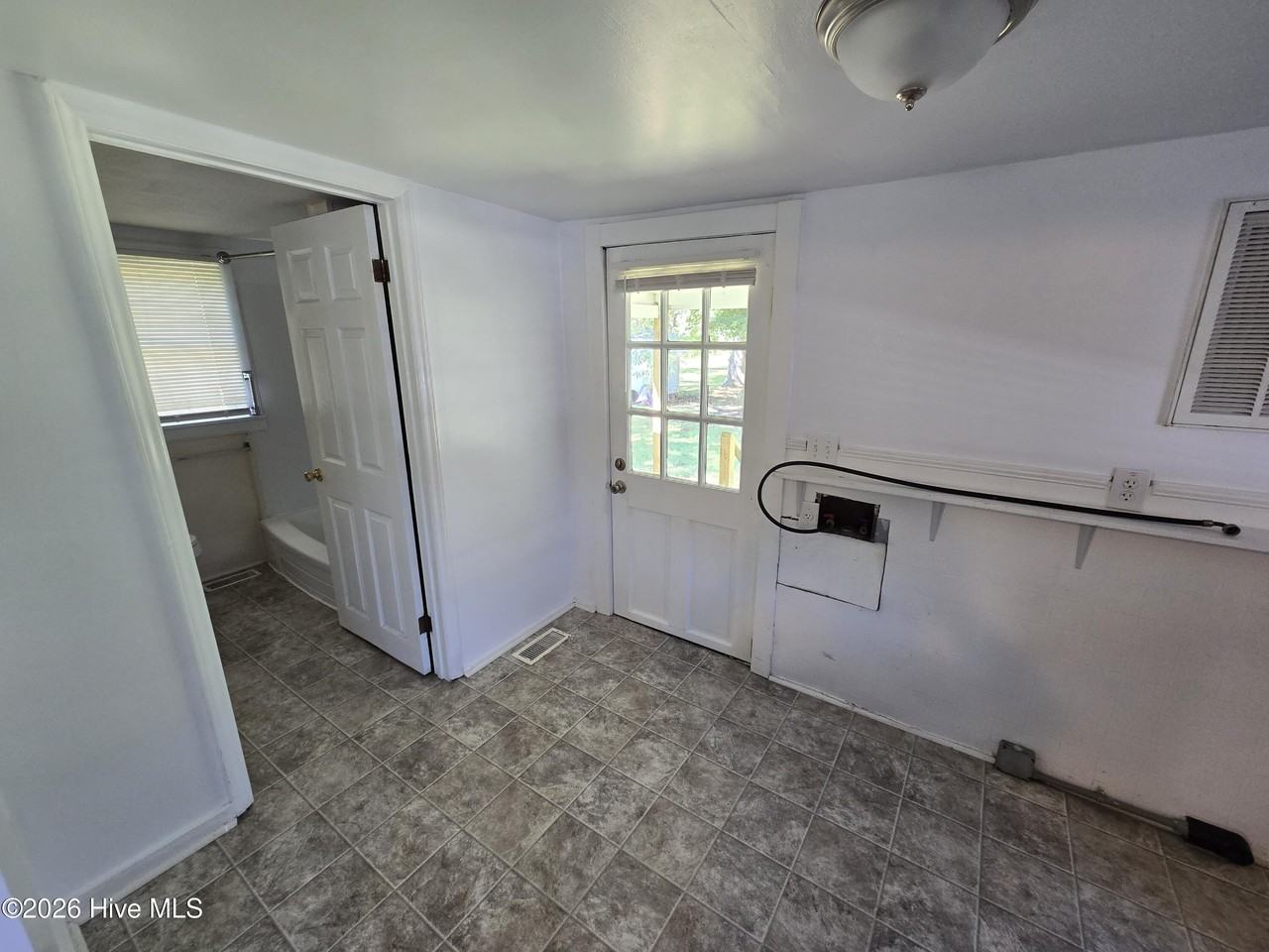 509 S Shore Dr - Photo 6 of 13